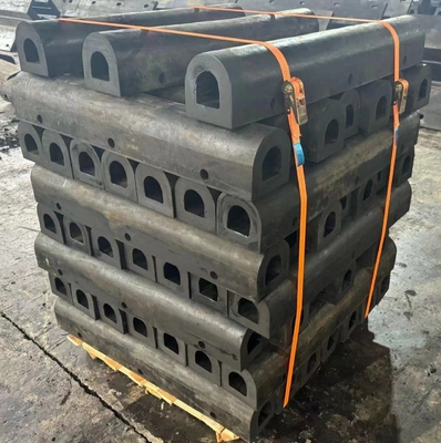 Zwarte marine rubber fender type D op maat voor schip en dok