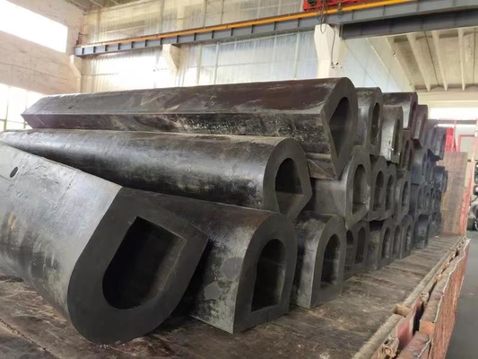 Zwarte marine rubber fender type D op maat voor schip en dok