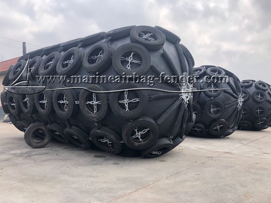 80kpa verouderingsbestendige drijvende pneumatische fender natuurlijke rubber net Yokohama type fender