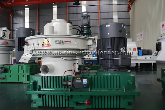 Pneumatische platte pelletmachine met zware reducer / automatisch smeersysteem