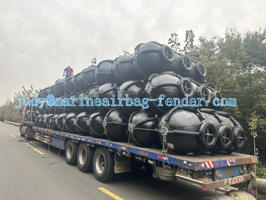 Hoge trekkracht opblaasbare rubber fender marine voor offshore toepassingen gemakkelijk werken